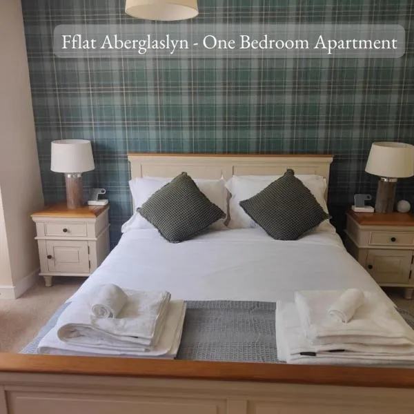 Llew Accommodation - The Townhouse, hotell i Beddgelert