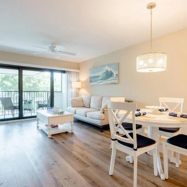Park Shore Resort Beautiful Top Floor 2Bed 2Bath, hotel in Naples