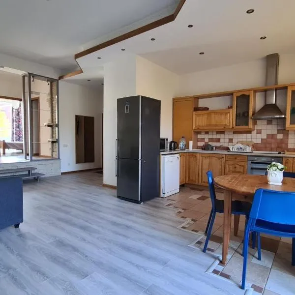 Spacious Condo 5 min to Jurmala Beach, готель у Юрмалі