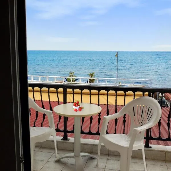 Star Beach Resort - Makrygialos Beachfront Nests、マクリギアロスのホテル