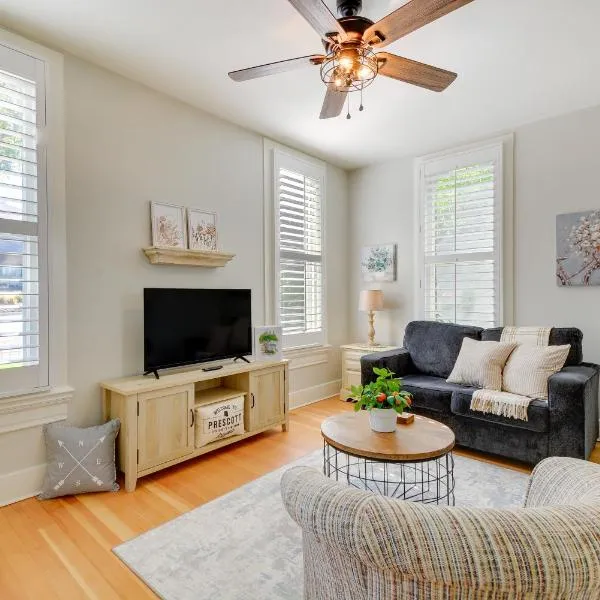 Walk to Whiskey Row and Downtown Prescott Home!, hotel in Prescott