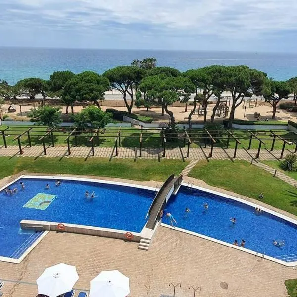 Ático con gran terraza, vistas y plaza de parking, khách sạn ở Blanes