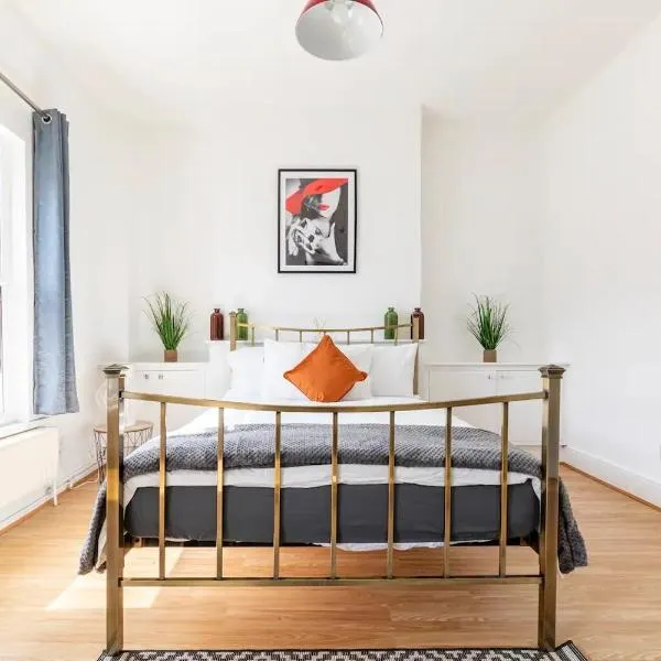 Large, Bright and Spacious 3 Bed Flat in London, hotel v Londonu
