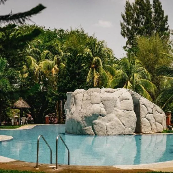 Emerald Manor Hotel, hotel in Kababae