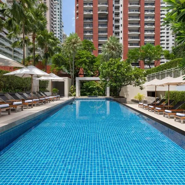 Courtyard by Marriott Bangkok, hótel í Phra Khanong