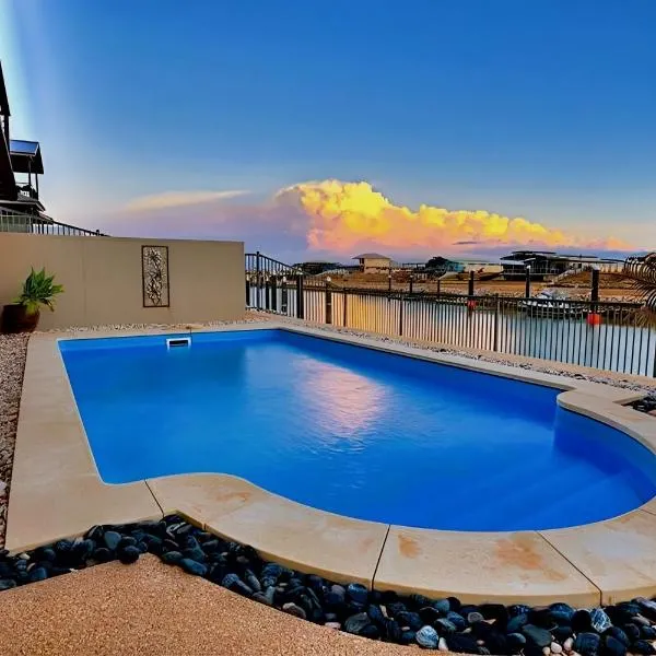Gecko - On the Marina with Pool & Private Jetty, hotel in Exmouth