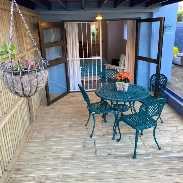 Self Catering Luke Drive Onrus、ヘルマナスのホテル