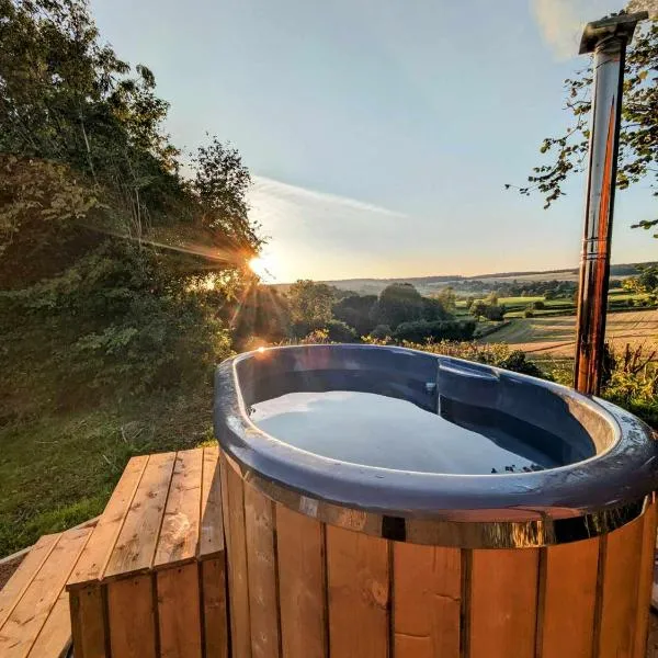 Leominster Hideaway, Romantic, Hot Tub, Firepit, hotell i Wigmore