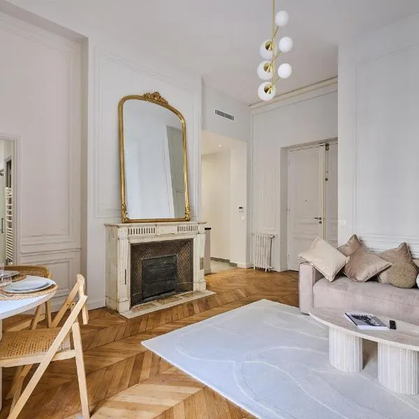 Apartment place Vendome by Studio prestige