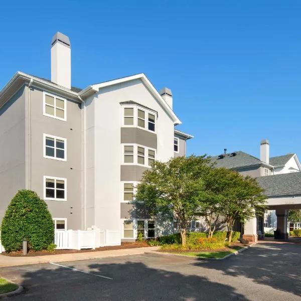 Hampton Inn & Suites Newport News-Airport - Oyster Point Area, hotel in Stoney Brook Estates