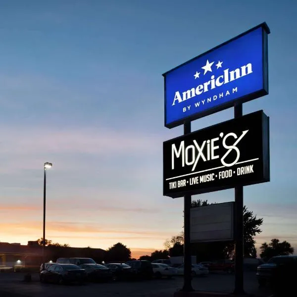 AmericInn by Wyndham La Crosse Riverfront Conference Center โรงแรมในลาครอส