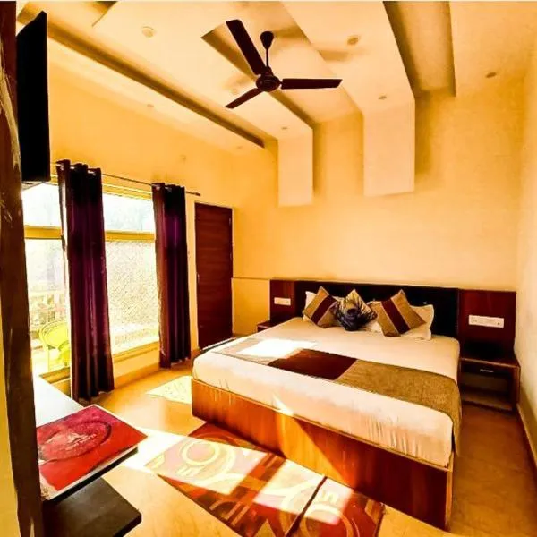 Sunny Pines Resort, hotel en Kotdwāra