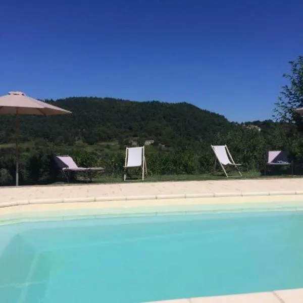 Villa la bastide piscine et jacuzzi, hotel in Silhac