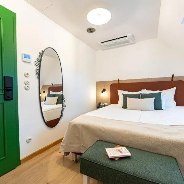 Czakó Bed&Breakfast، فندق في بودابست