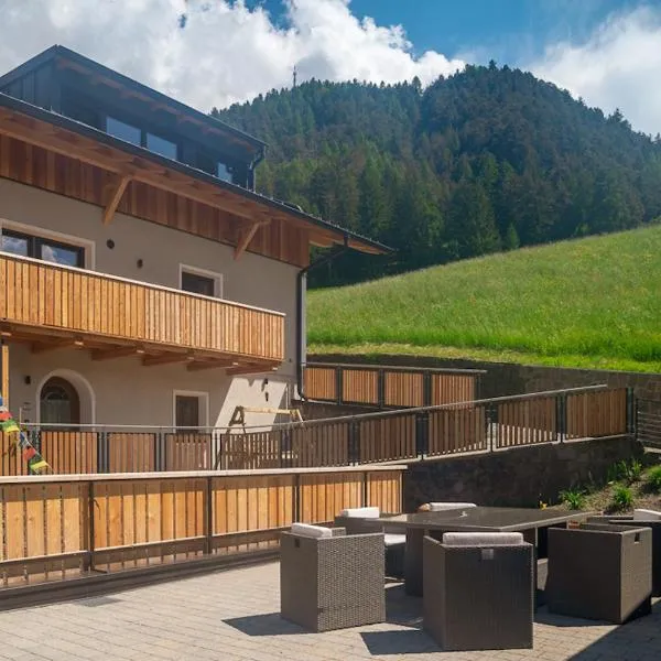 Planerhof Apartment Lilie, hotel v destinaci Funes