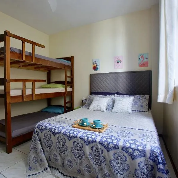A 5 minutos andando ate a PRAIA DO FORTE Cabo Frio ,1 quarto, ar condicionado,cozinha ,garagem , ao lado de restaurantes e comercio