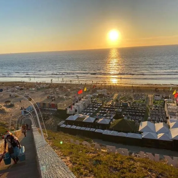 Stylish Duplex - Ocean View - Airport - Wifi - renovated 2025 - 24h reception, hotel in Jbila