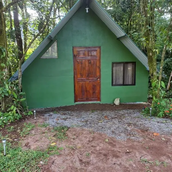 Cabaña Escondida Rio Celeste, hotel v destinaci San Rafael