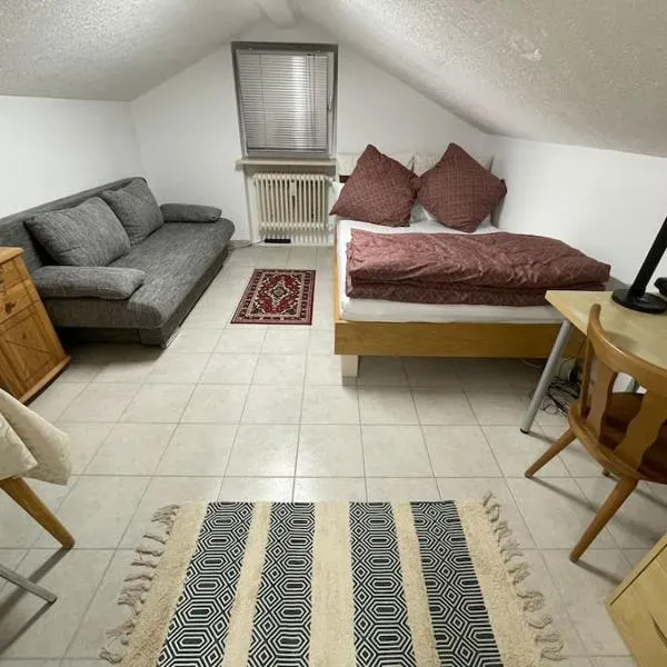 Comfortable apartment in commercial centre, hotel v destinaci Unterhaching