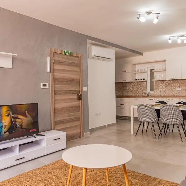 Fancy Modern APT Sliema - w/ 2BR, hotel in Sliema