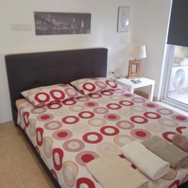 Nicosia rest and relax 1 bedroom apartment，Pera Orinis的飯店