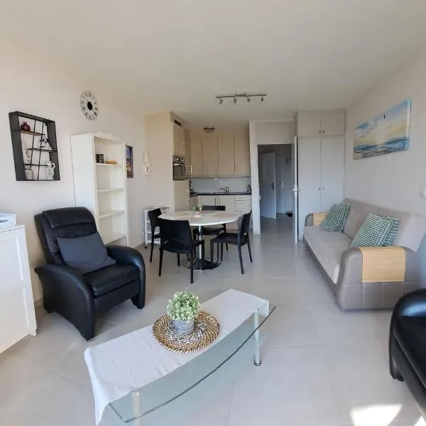 App KLIF De Panne - top location & sea front !!, hotel v destinaci De Panne