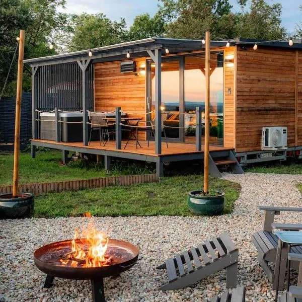Tinyhouse with view to Balaton - Liliput Houses – hotel w mieście Balatonakarattya