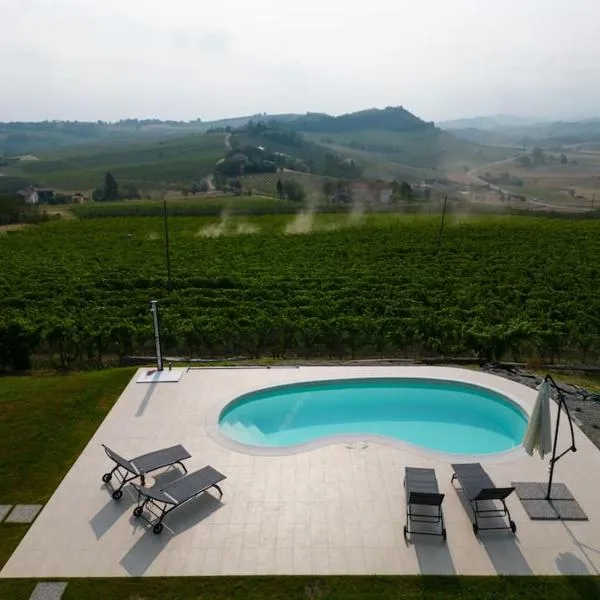 Villa Luxury Vista Vigneti-Piscina Privata, khách sạn ở Agliano Terme