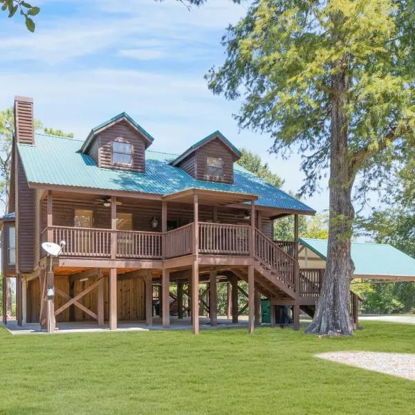 Experience Louisiana, Cabin on Bayou Petite Anse، فندق في نيو إيبيريا