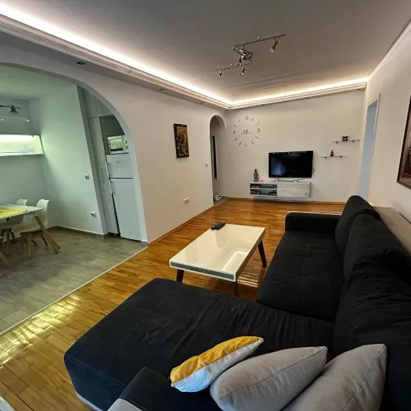 65m2 Apartment, 3 Rooms Skopje, Karpos, hotel in Skopje