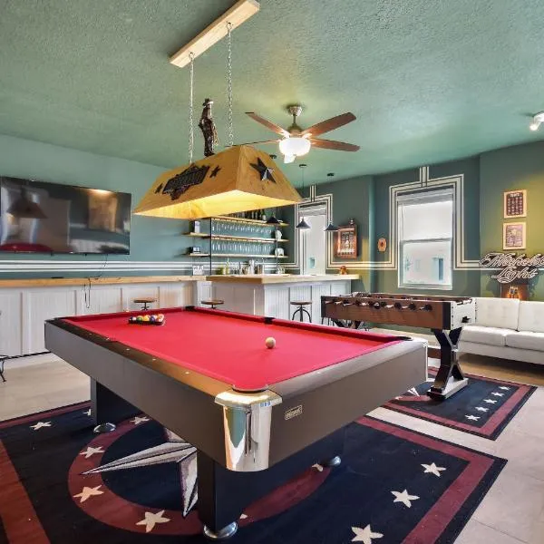 Luxury Villa near Disney 8 Bedroom Private Pool & Playground1, hotel in Kissimmee