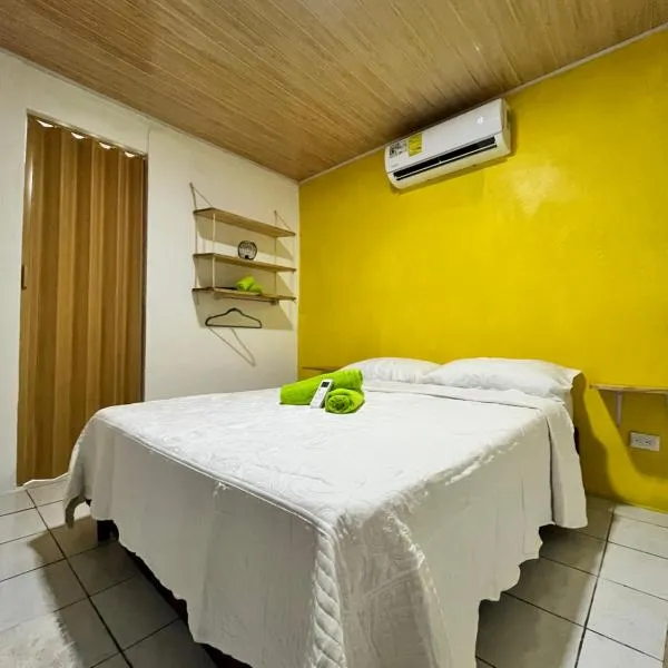 Cabinas Golfito, hotel v destinaci Golfito