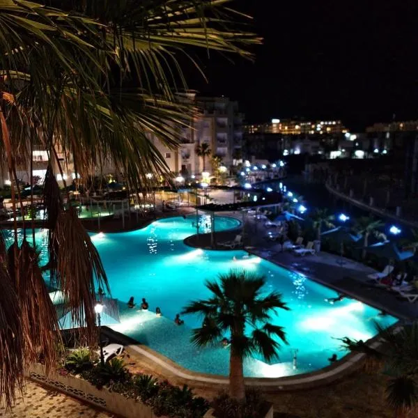 Super appartement avec 5 piscines en résidence, hotel in Monastir