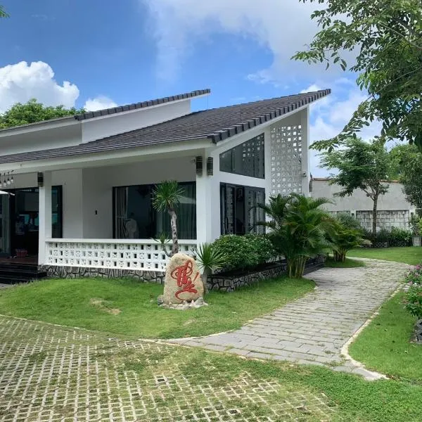 Villa Kim Yến Lagi: Ấp Tam Tân şehrinde bir otel