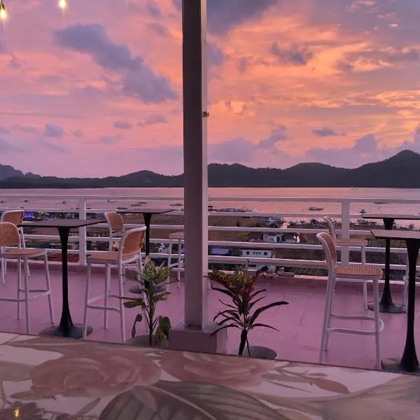 Sunburn Suites and Rooftop Bar, hotel in Coron