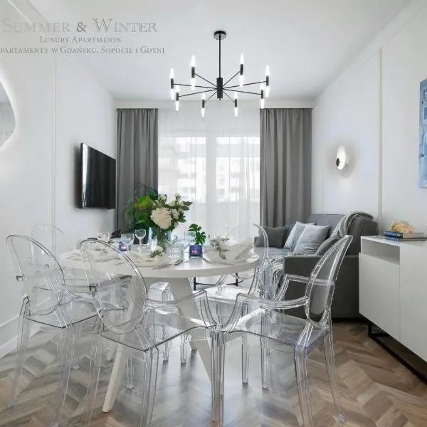 SummerWinter - Family Luxury Art Apartment, 2 Bedrooms & Sofa & Parking โรงแรมในกดัญสก์