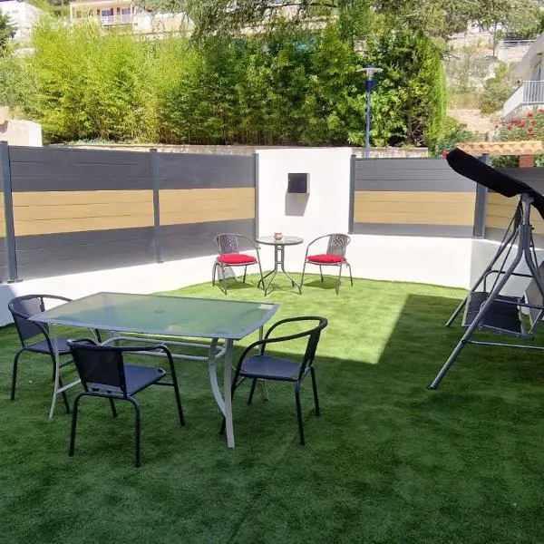T3 rez de villa le PORT MIOU 2 chambres 6 personnes, hotel u gradu Carnoux