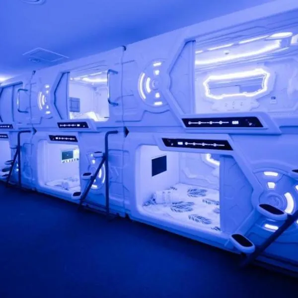 GOOD VIBES ONLY Capsule Hostel Malaga, hotel v Malaze