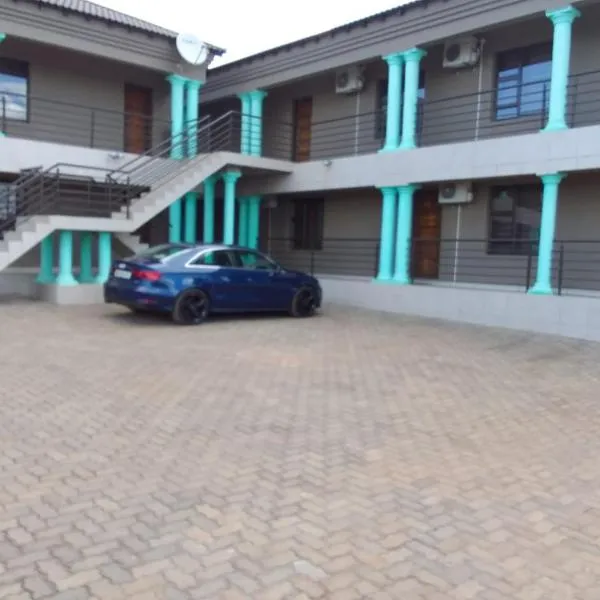 THE GOOD LIFE ROYAL GUEST HOUSE, отель в городе Malamulele