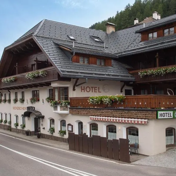 Hotel Mondschein, hotel v destinaci Sesto
