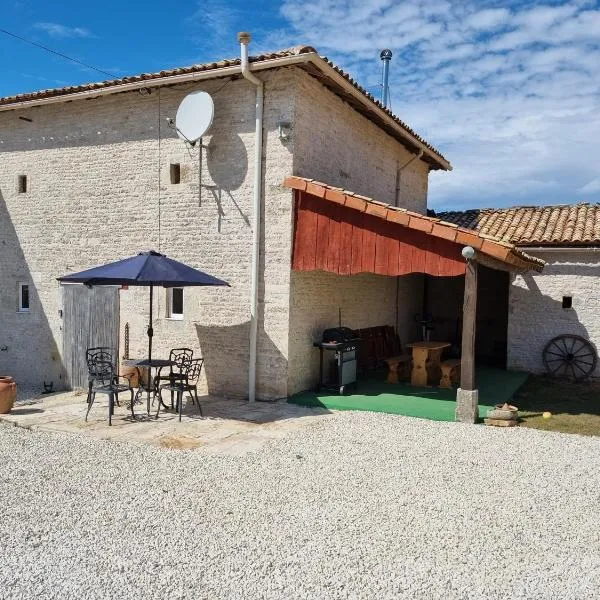 Le verger des noyer Relaxing getaway with private pool, hotel em Mairé-lʼEvescault