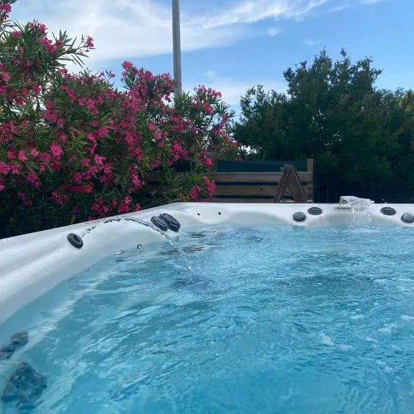 Nature et SPA, hotel in Pont-Saint-Esprit