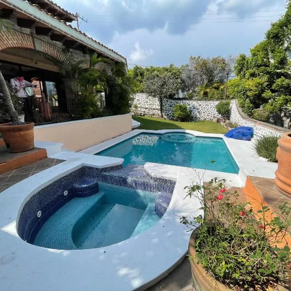 Linda Villa al lado del Club de Tenis, hotel sa Cuernavaca