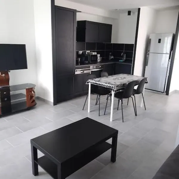 appartement 2 T2 neuf et élégant proche zénith, מלון בPérignat-lès-Sarliève