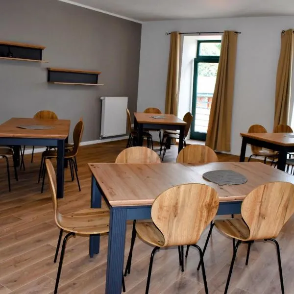 Neu renoviert: 11 Zimmer mit großer Wohnküche, mitten in der Natur, hotel v destinaci Neu Gaarz