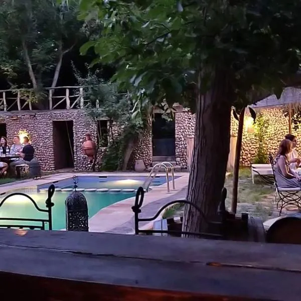 Riad Des Vieilles Charrues, hotel v destinaci Boumalne
