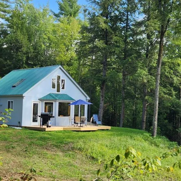 Magical Retreat Cottage. Vermont Cabin Getaway, hotel v destinaci South Newfane