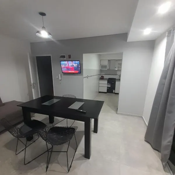 Departamento Nuevo y comodo con parking, hotel in Lanús