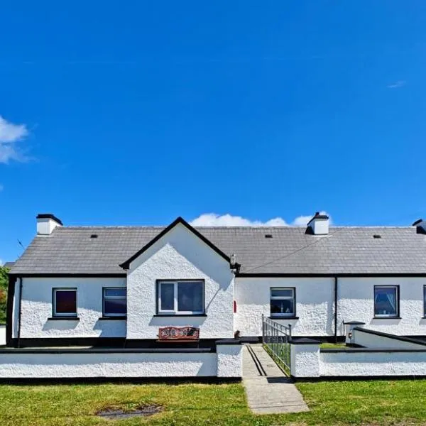 Teach Róisin-Traditional Irish holiday cottage in Malin Head., hotel v destinaci Malin