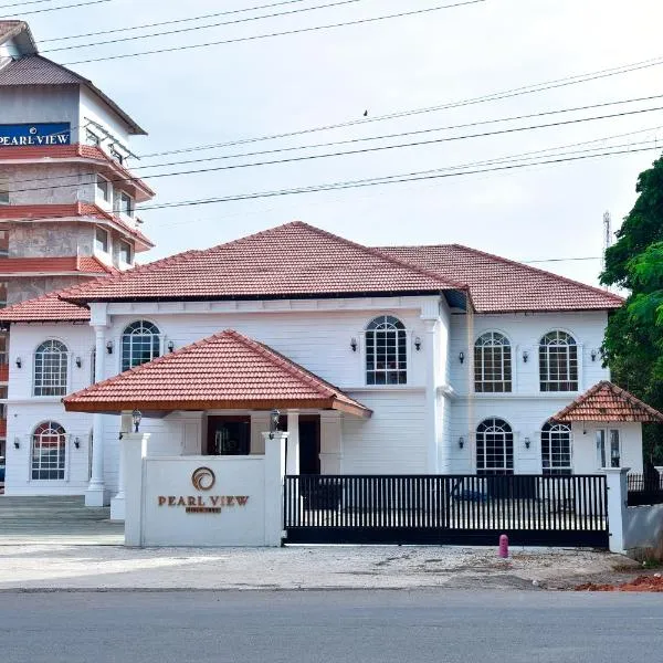 THE PEARL VIEW HOTEL โรงแรมในMulappilangād